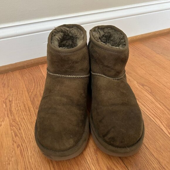 Ugg Classic Mini Winter Ankle Boot Khaki Green Women’s Size 8 - Picture 2 of 5
